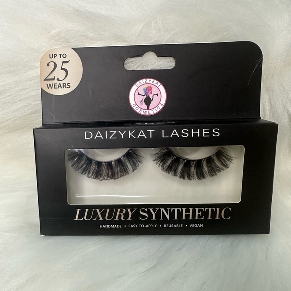Sandy 4D Luxury Synthetic Lashes | Hand-Made & Easy to Apply - Picture 2 of 2